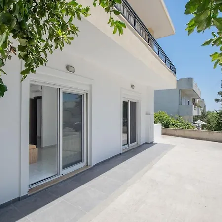 Rhodes Center 2-bedroom *