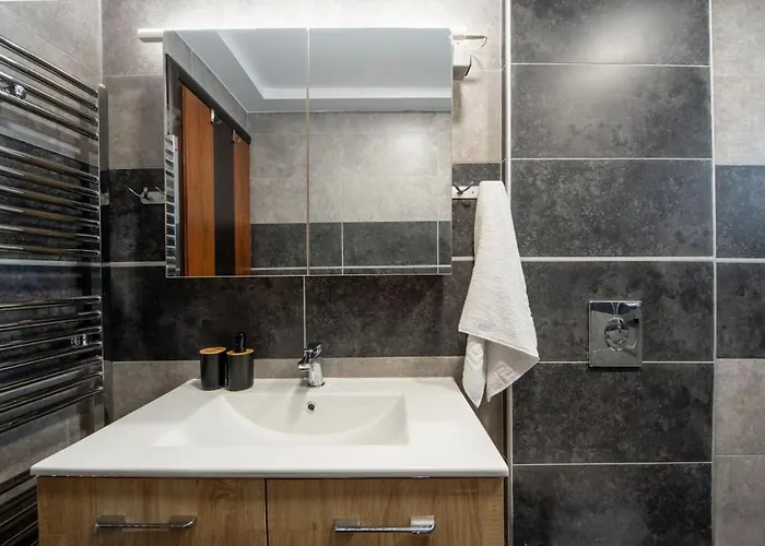 Rhodes Center 2-bedroom